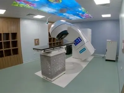 یک دستگاه شتاب دهنده به بیمارستان خیریه سرطانی دزفول اهدا شد 