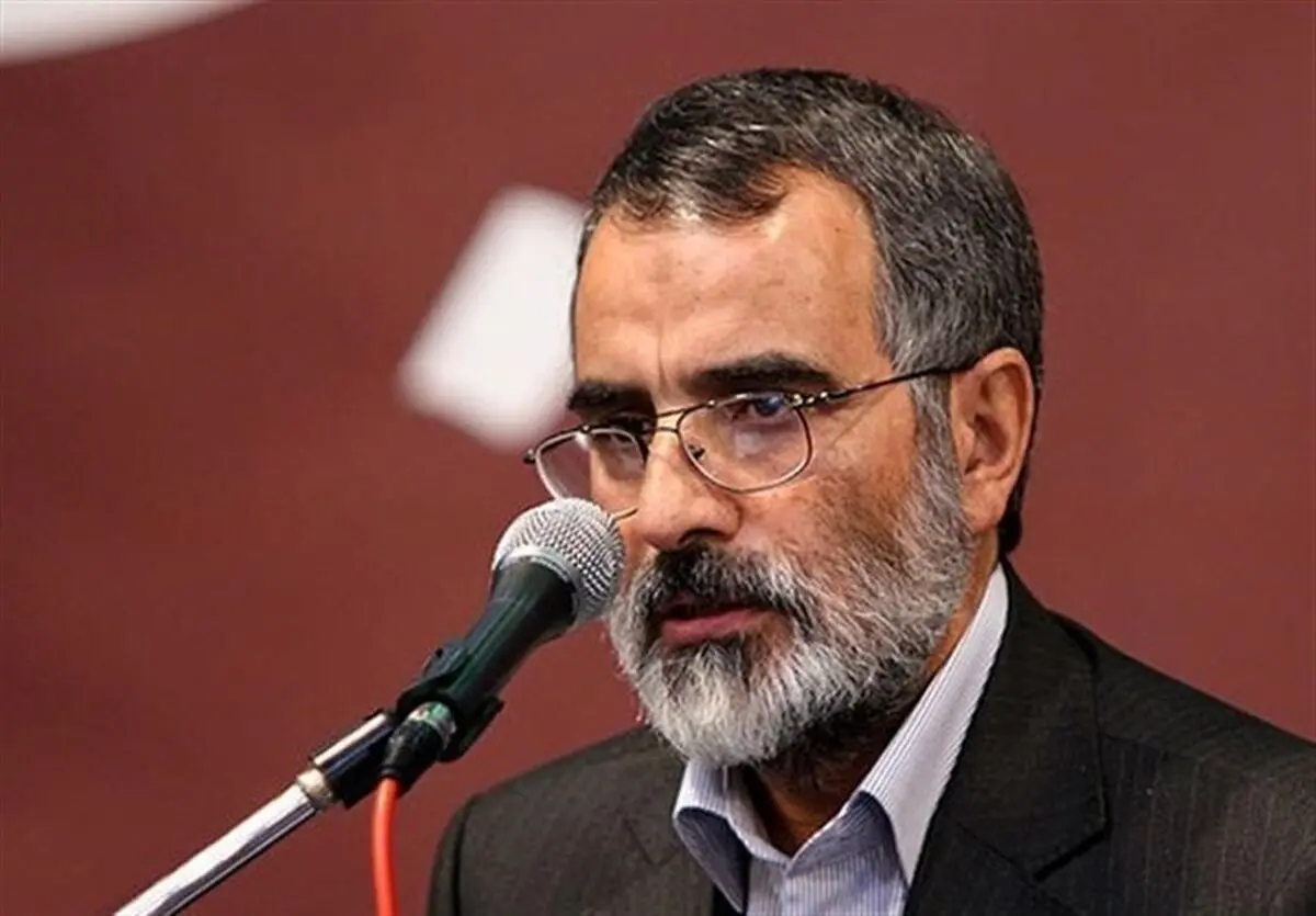 کسی فکر نکند که باید سلاح خود در دفاع از راه امام را کنار بگذارد