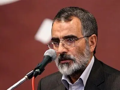کسی فکر نکند که باید سلاح خود در دفاع از راه امام را کنار بگذارد