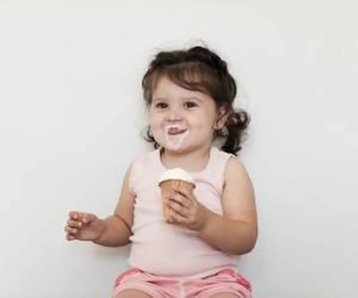 کودک قبل این سن نباید بستنی بخورد 