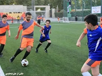 وزیر ارتباطات در باشگاه پیام پا به توپ شد