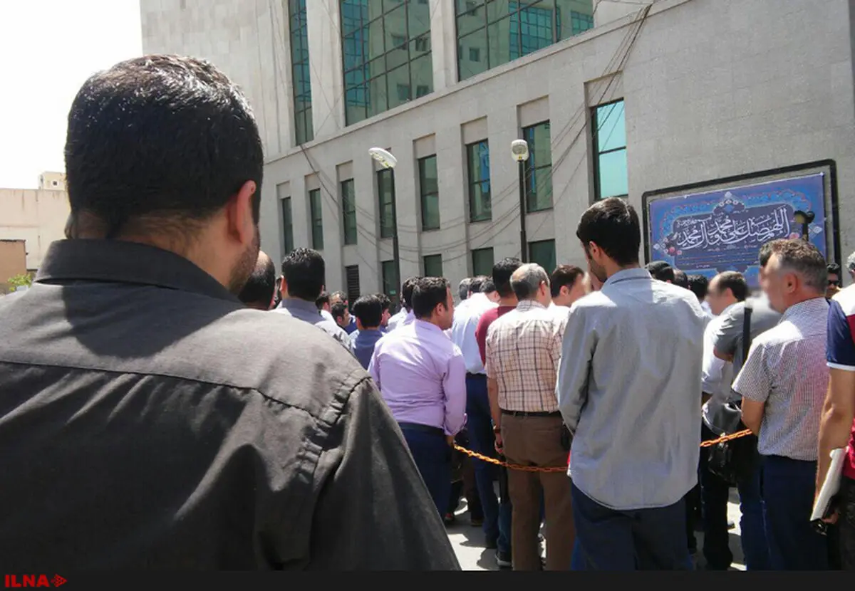 تجمع جمعی از کارکنان مترو تهران برای مطالبات مزدی/ پرسنل بهای بی‌تدبیرها را می‌پردازند