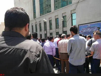 تجمع جمعی از کارکنان مترو تهران برای مطالبات مزدی/ پرسنل بهای بی‌تدبیرها را می‌پردازند