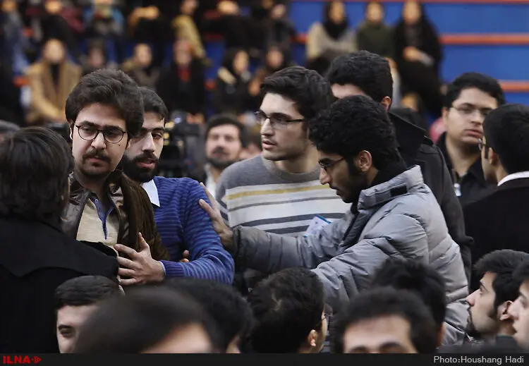 دانشجویان شعار دادند، صدای روحانی گرفت/ پای حصر به روز دانشجو کشیده شد + عکس