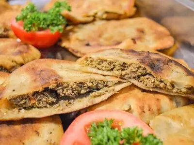 این ساندویچ عربی خوشمزه را به راحتی در منزل درست کنید
