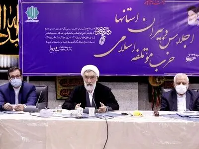هدف جامعه روحانیت حاشیه‌نشینی نیست، اما پدرسالارهم نیستیم