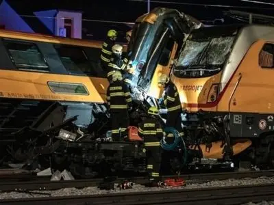 ده‌ها زخمی در پی برخورد دو قطار مسافربری در جمهوری چک