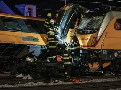 ده‌ها زخمی در پی برخورد دو قطار مسافربری در جمهوری چک