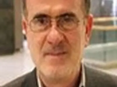 رسانه‌ها افتخار آفرینی ایثارگران را به نسل جوان منتقل کنند