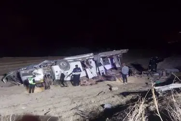 انحراف اتوبوس در محور یاسوج - اصفهان و مصدومیت ۱۳ مسافر