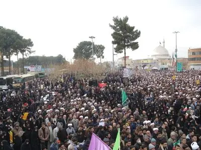 راهپیمایی خودجوش مردم قم در پی شهادت سردار سلیمانی/ قم سیاه پوش شد
