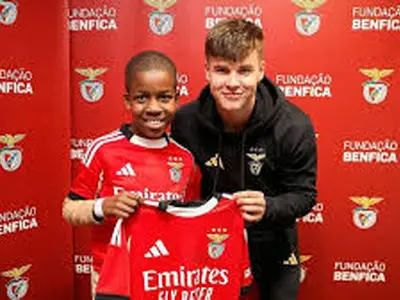 ویدئو: بنفیکا فرشته نجات ۹ ساله را به رختکن ستاره‌ها برد