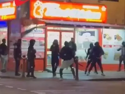 قمه‌کشی در بیرمنگام انگلیس سر مرغ سوخاری + فیلم