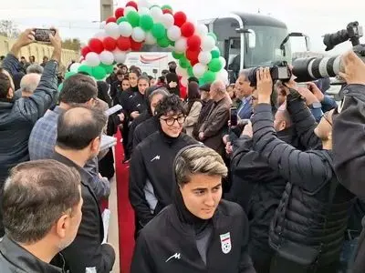 استقبال قزوینی‌ها از بانوان فوتبالیست تیم ملی
