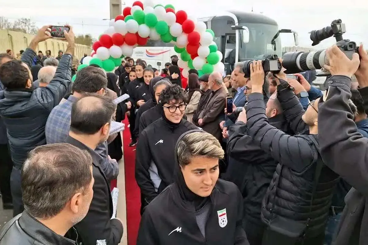 استقبال قزوینی‌ها از بانوان فوتبالیست تیم ملی