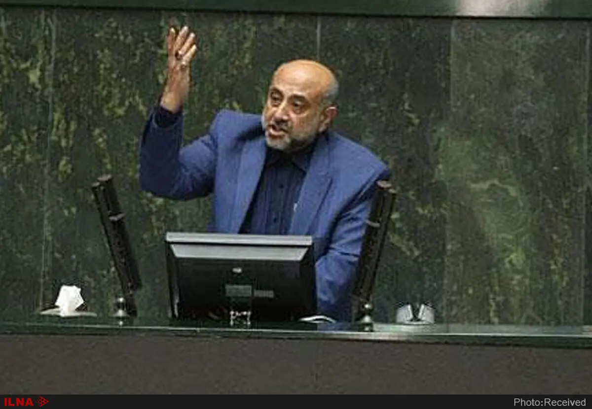 اتباع بیگانه در کشور در حال انجام تجارت چمدانی هستند/عراقی‌ها گاه هفتاد میلیون تومان خرید می‌کنند/مردم آبادان از کمبود کالاهای اساسی شکایت دارند