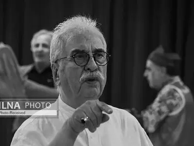 گونه‌های مختلف نمایش ایرانی در حال نابودی‌ست/ «بنگاه تئاترال» لازمه‌ی شرایط کنونی جامعه است/ نمایش من باید بوی نم «کاهگل» بدهد