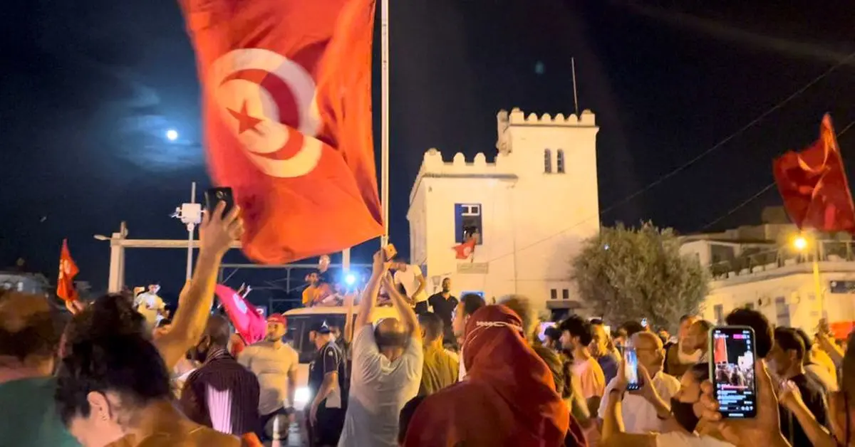 Tunisian democracy in crisis after president ousts government