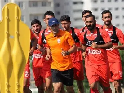 راه‌حل گل‌محمدی برای کمبود بازیکن در خط دفاعی تراکتورسازی