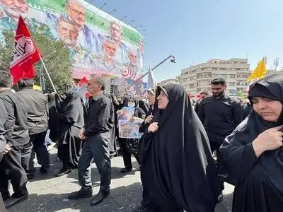 حضور معاون زنان و خانواده رییس جمهور در مراسم تشییع شهدا
