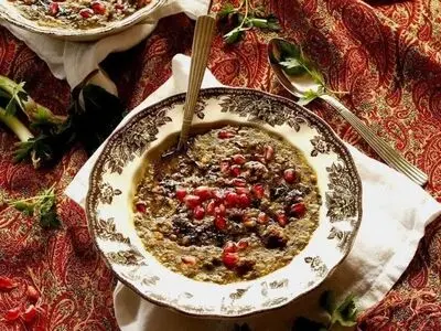 طرز تهیه آش انار شب یلدا به ۲ روش شیرازی و شمالی