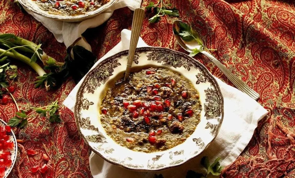 طرز تهیه آش انار شب یلدا به ۲ روش شیرازی و شمالی