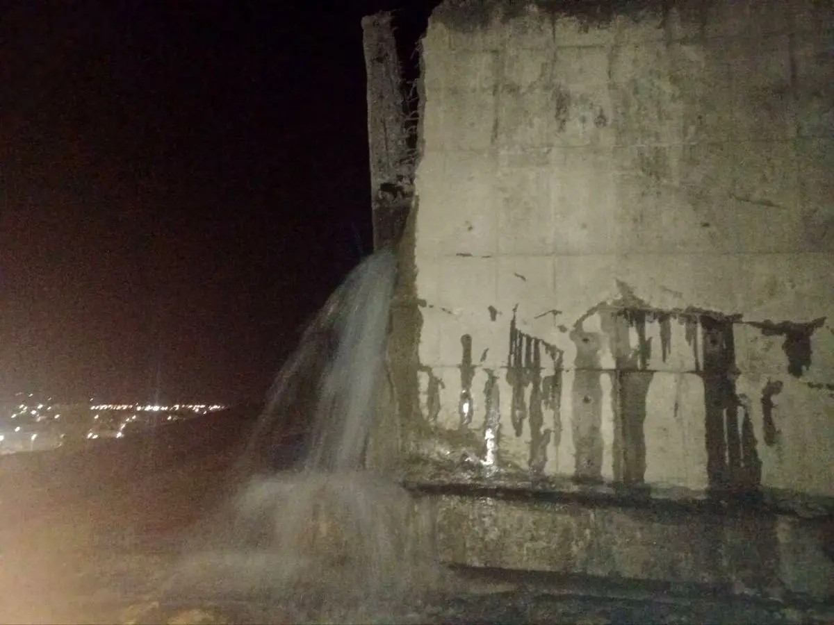 حمله هوایی دشمن به مخزن 5000 مترمکعبی تأمین آب شهرستان خمین