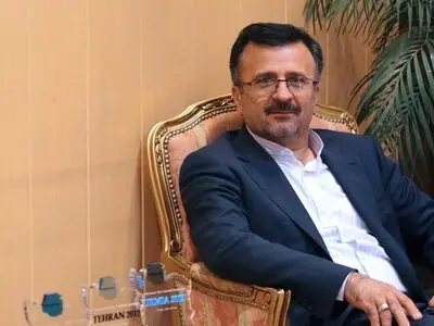 داورزنی تماشاچی بازی پرسپولیس در بیمارستان(عکس)