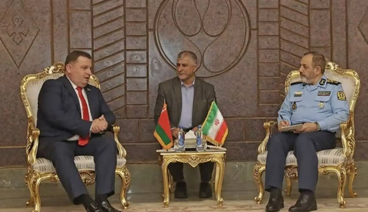 وزير الدفاع الإيراني يرحب بتوسيع التعاون الدفاعي والصناعي مع بيلاروسيا