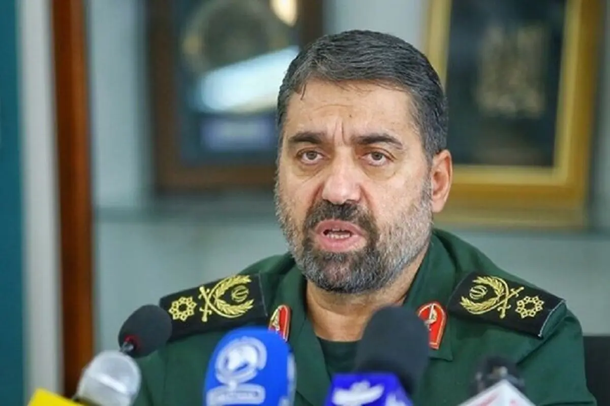 باید برای دفاع از کشور آمادگی خود را نشان دهیم