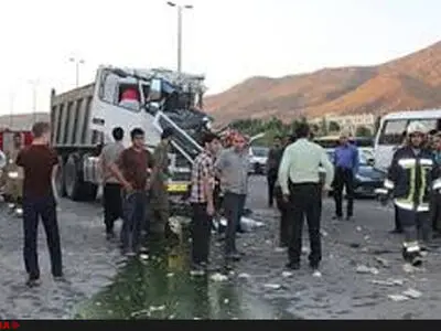 برخورد تریلی با اتوبوس در آمل/۴۵ مسافر دچار حادثه و ۸ نفر مصدوم شدند