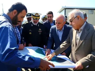 بازدید نماینده ویژه رئیس جمهور از بندر چند منظوره و منطقه جدید نیروی دریایی جاسک 