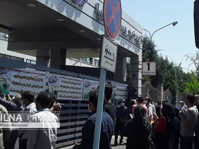 تجمع تعدادی از متقاضیان خودروی «شاهین» مقابل سایپا + عکس و فیلم