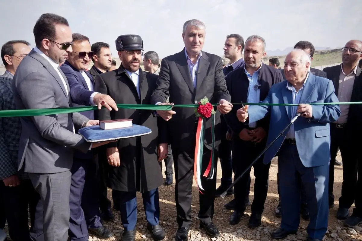 فاز نخست نیروگاه خورشیدی ۱۰۰ مگاواتی فیروزآباد افتتاح شد