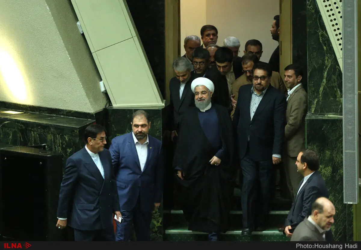 رئیس‌جمهور برای دفاع از وزرای پیشنهادی وارد صحن مجلس شد