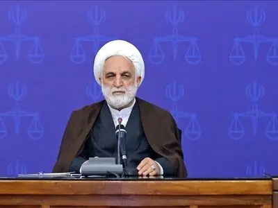 نباید واژگان مجعول و غیرواقعی «تندرو» و «کُندرو» را توسعه دهیم