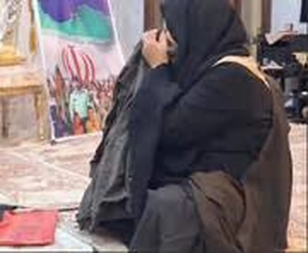 تصاویری احساسی از بوسه یک مادر بر رد خون فرزندش /فیلم