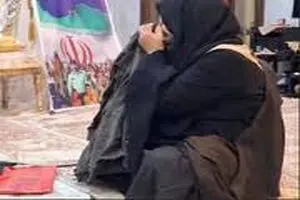 تصاویری احساسی از بوسه یک مادر بر رد خون فرزندش 
