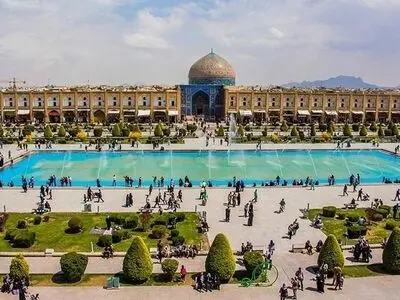 مهار سریع حریق در پشت ضلع جنوبی میدان امام(ره) اصفهان/ هیچ آسیبی به عرصه ثبت‌جهانی وارد نشد