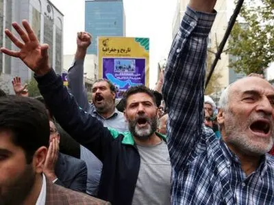 تهران برای اولین بار موشک‌هایش را در یک مراسم سالانه به نمایش گذاشت