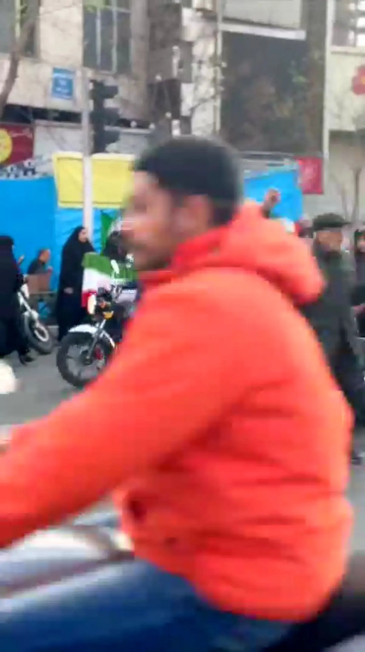 پیر و جوان همه برای ایران آمده‌اند + فیلم