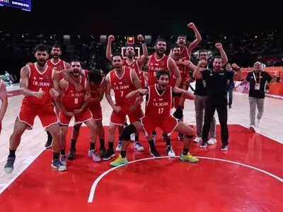 ویدیو: رختکن تیم ملی بسکتبال پس از گرفتن برنز/مانولوپولوس همه را خیس کرد