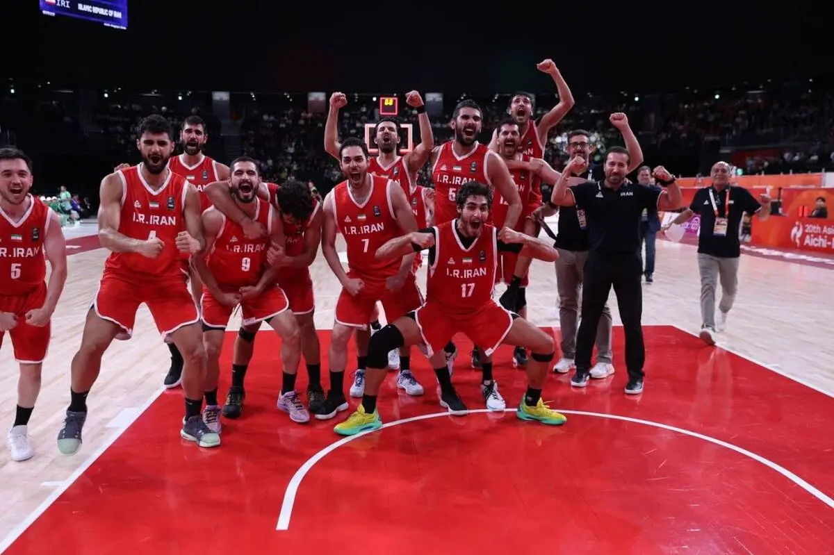 ویدیو: رختکن تیم ملی بسکتبال پس از گرفتن برنز/مانولوپولوس همه را خیس کرد