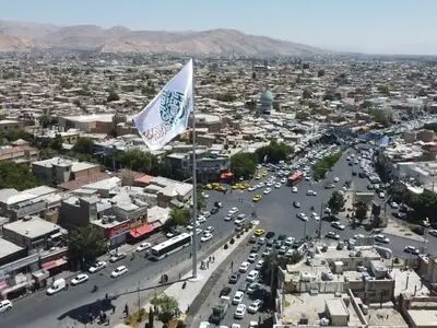 تشریح روند به اهتزاز درآمدن پرچم سومین حرم اهل بیت (ع) در شیراز