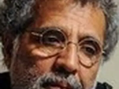 حضور بهروز افخمی در اجرای خیریه نمایش «شمعدانی‌ها»