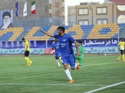 ویدیو: گل چهارم گل گهر به تراکتور توسط سعید صادقی