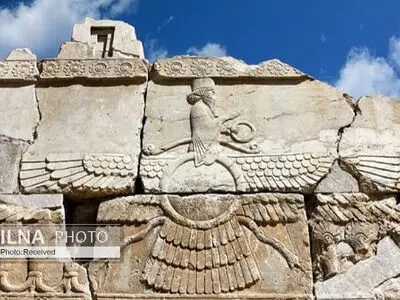 نقش «پیکره بالدار» همچنان ناشناخته باقی‌مانده/ نه «فروهر»، نه «اهورمزدا»، نه «فر کیانی»! 