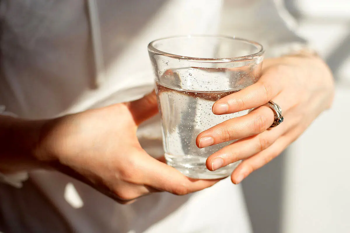 اگر استرس بی‌دلیل دارید، شاید فقط بدن‌تان تشنه است
