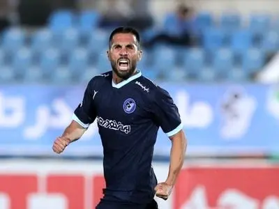 پیشنهادات لیگ برتری برای مدافع پیکان