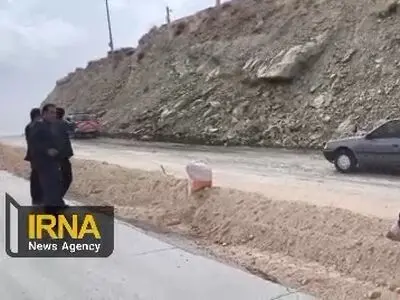 محور ارتباطی فرخشهر-کیار چهارمحال و بختیاری دچار رانش زمین شد + فیلم